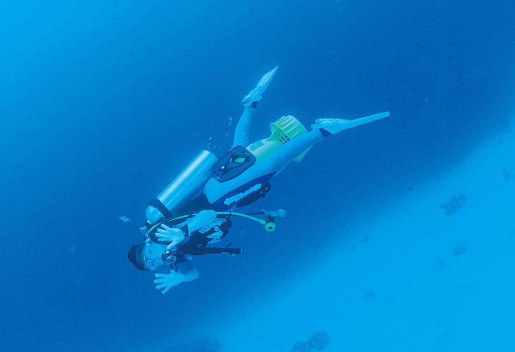 Best professional underwater scooter for diving- TUSA SAV-7 underwater